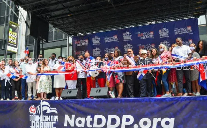 翱翔极限：低空运动赛事的刺激与挑战